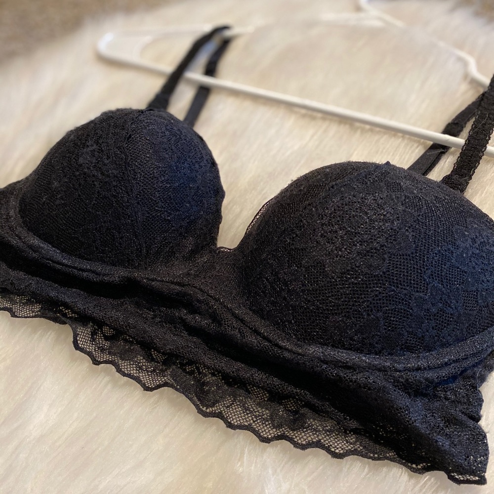 Victoria’s Secret: Black Lace Bralette. Fits 32C